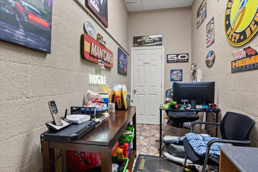 More Photos Of 15182 Dahlgren Ave, Port Charlotte Carwash For Sale