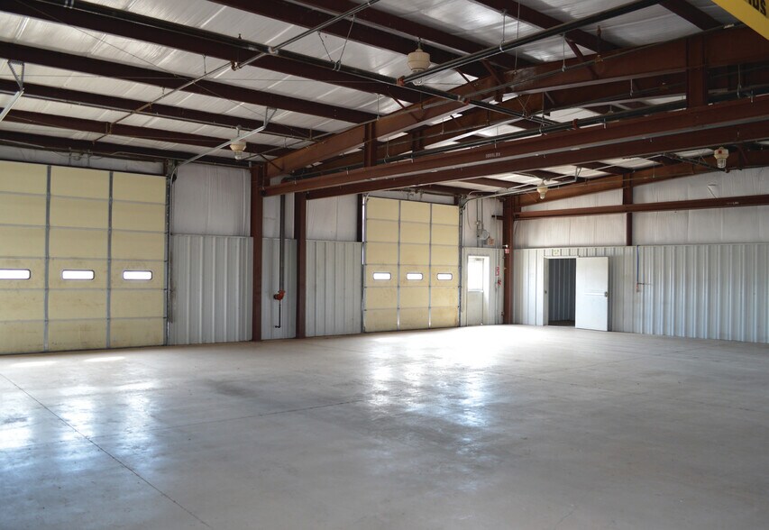 More Photos Of 1709 Enterprise Blvd, Pauls Valley Warehouse For Sale