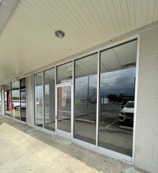 More Photos Of 1407-1427 SW Military Dr, San Antonio Unknown For Lease