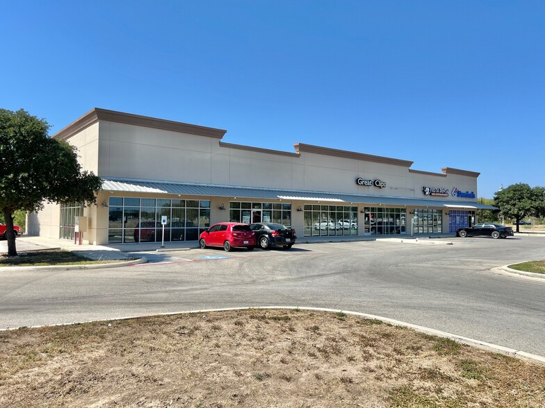 Primary Photo Of 166 Menefee St, Hondo General Retail For Lease