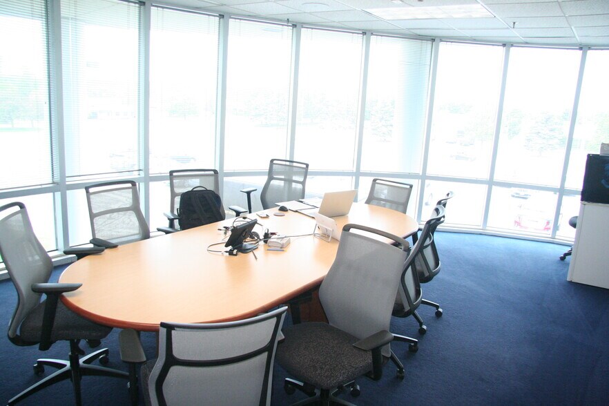 More Photos Of N28W23050 Roundy Dr, Pewaukee Office For Sale