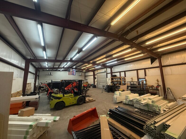 More Photos Of 850500 Us-17, Yulee Warehouse For Lease