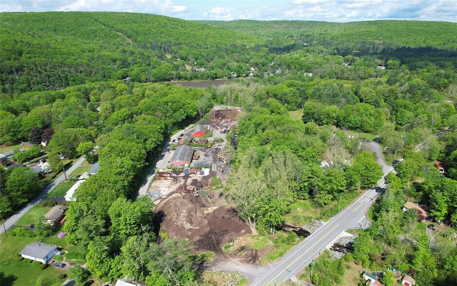 More Photos Of 26 Hook Rd, Sparrow Bush Distribution For Sale