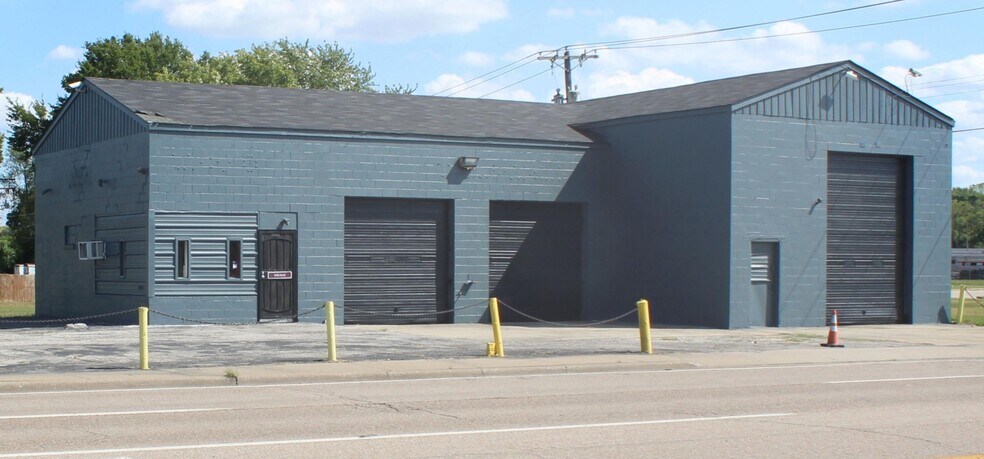 More Photos Of 310 Mccambridge Ave, Madison Auto Repair For Sale