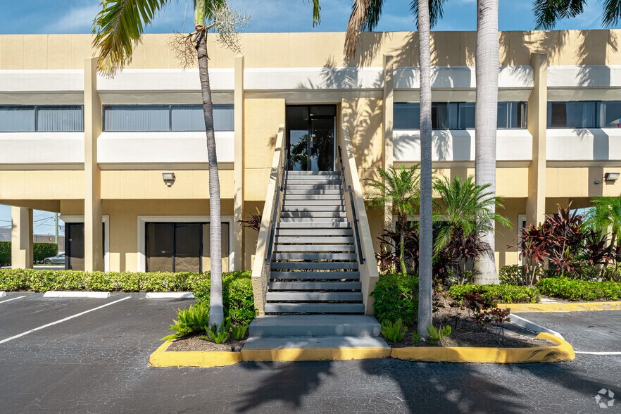 More Photos Of 3900 W Commercial Blvd, Fort Lauderdale Office For Lease