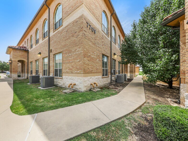 More Photos Of 7709 San Jacinto Pl, Plano Loft Creative Space For Sale