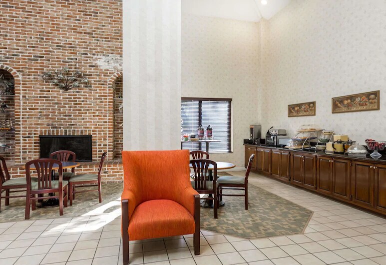 More Photos Of 25297 Lankford Hwy, Onley Hotel For Sale