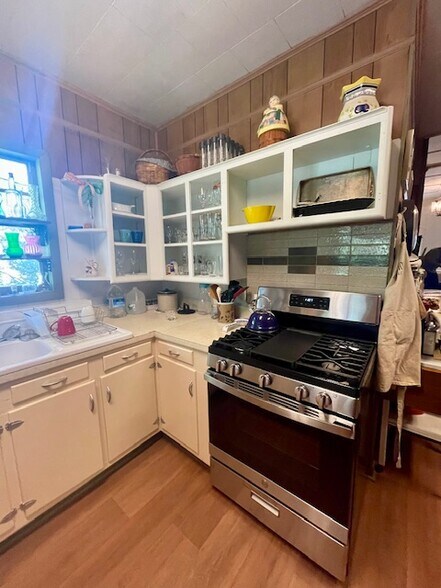 More Photos Of 85 Main St, Georgetown Specialty For Sale