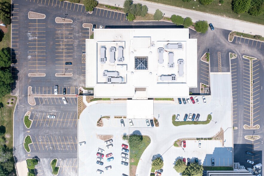 More Photos Of 1801 S Meyers Rd, Oakbrook Terrace Office For Sale