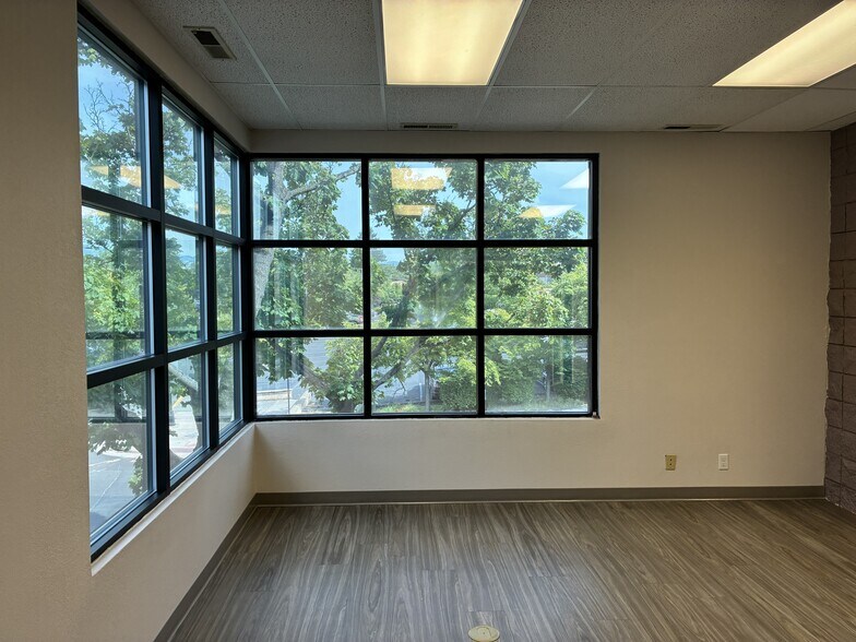 More Photos Of 33 N 1st St, Ashland Medical For Lease