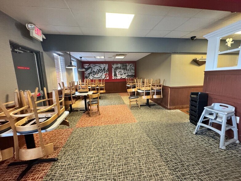 More Photos Of 1285 N High St, Hillsboro Restaurant For Sale