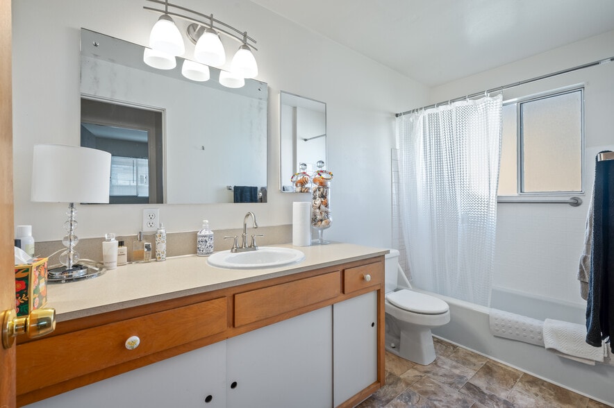 More Photos Of 318 3rd Ave S, Edmonds Apartments For Sale