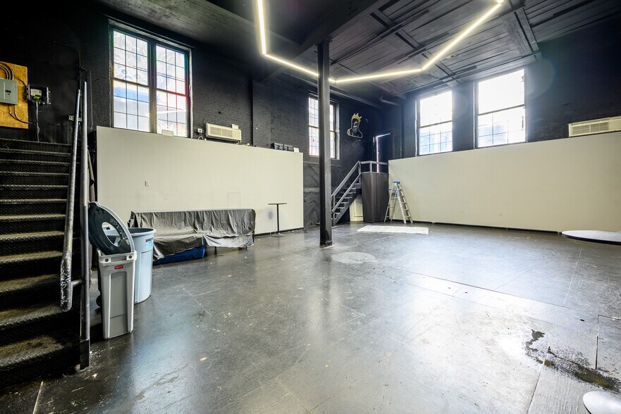 More Photos Of 86-90 Forrest St, Jersey City Warehouse For Lease