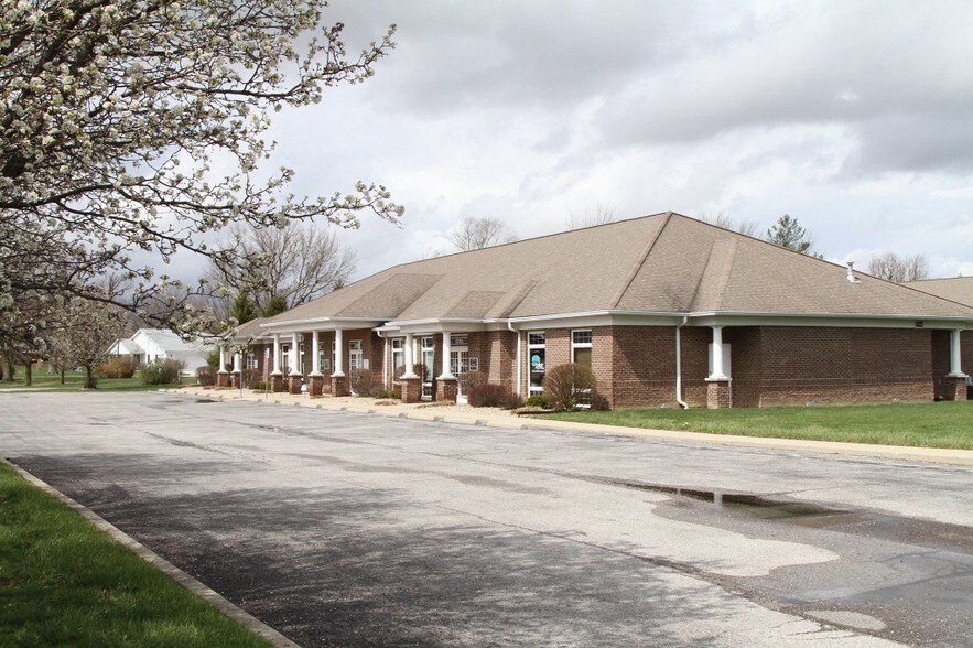 More Photos Of 1140 W Jefferson St, Franklin Medical For Lease