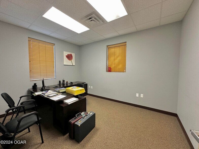 More Photos Of 2702 Cunningham Ave, Joplin Medical For Lease