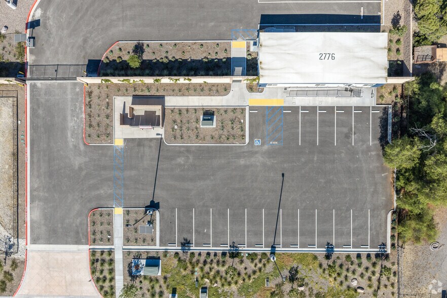 More Photos Of 2776 S Lilac Ave, Bloomington Contractor Storage Yard For Lease