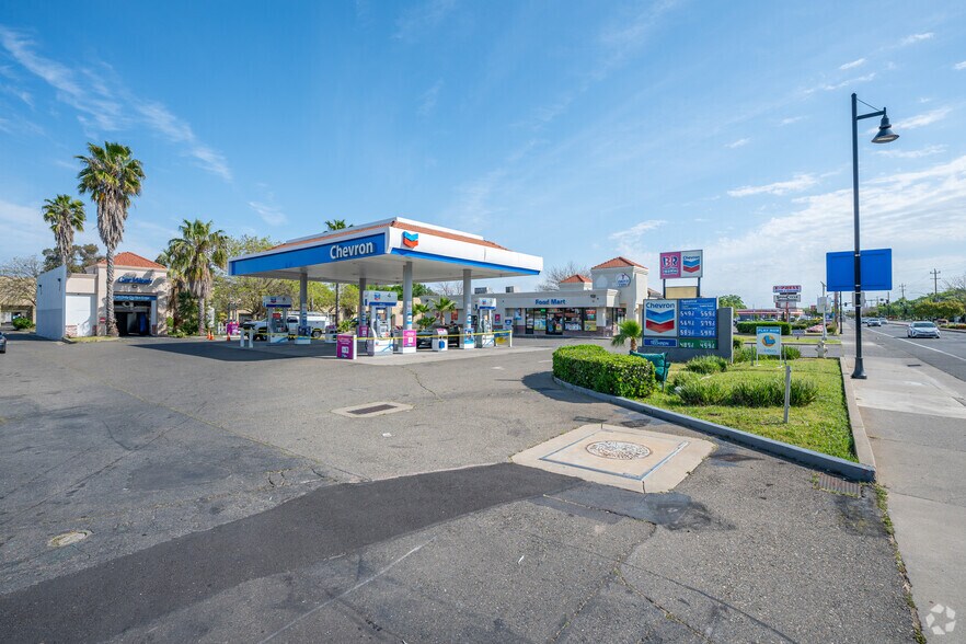 More Photos Of 10109 Folsom Blvd, Rancho Cordova Service Station For Lease