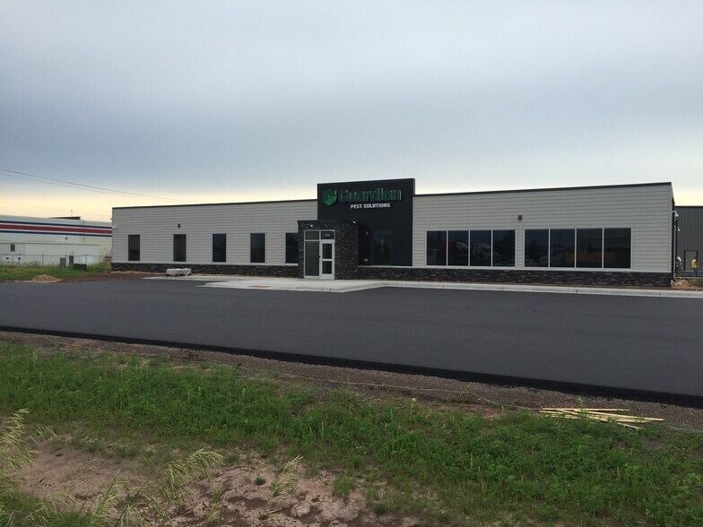 More Photos Of 3131 Halvor Ln, Superior Light Distribution For Lease