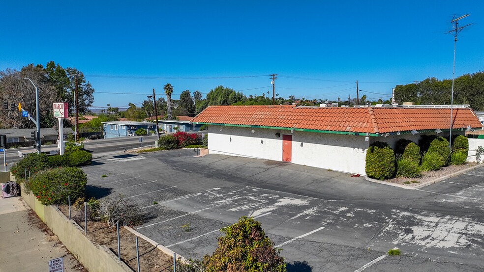 More Photos Of 1825 E Vista Way, Vista Restaurant For Sale