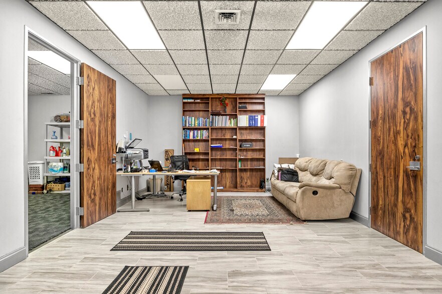 More Photos Of 24724 Lahser Rd, Southfield Office For Sale