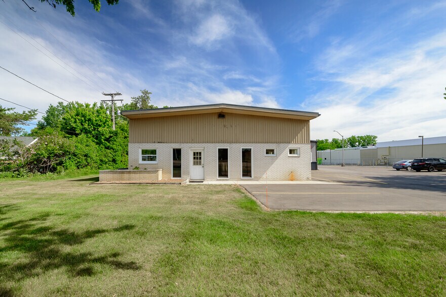 More Photos Of 6250 Jackson Rd, Ann Arbor Freestanding For Lease