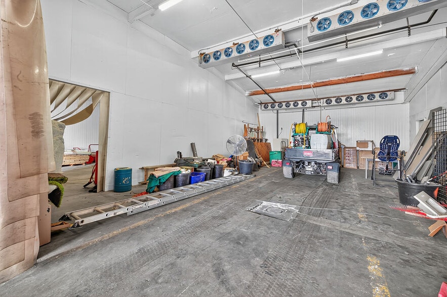 More Photos Of 81500 Industrial Pl, Indio Warehouse For Sale