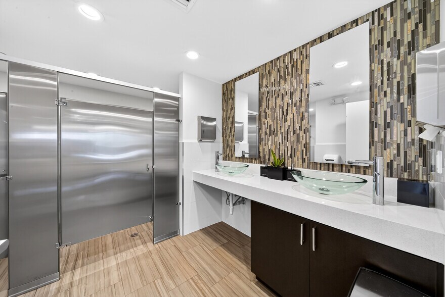 More Photos Of 7630 Biscayne Blvd, Miami Office For Lease