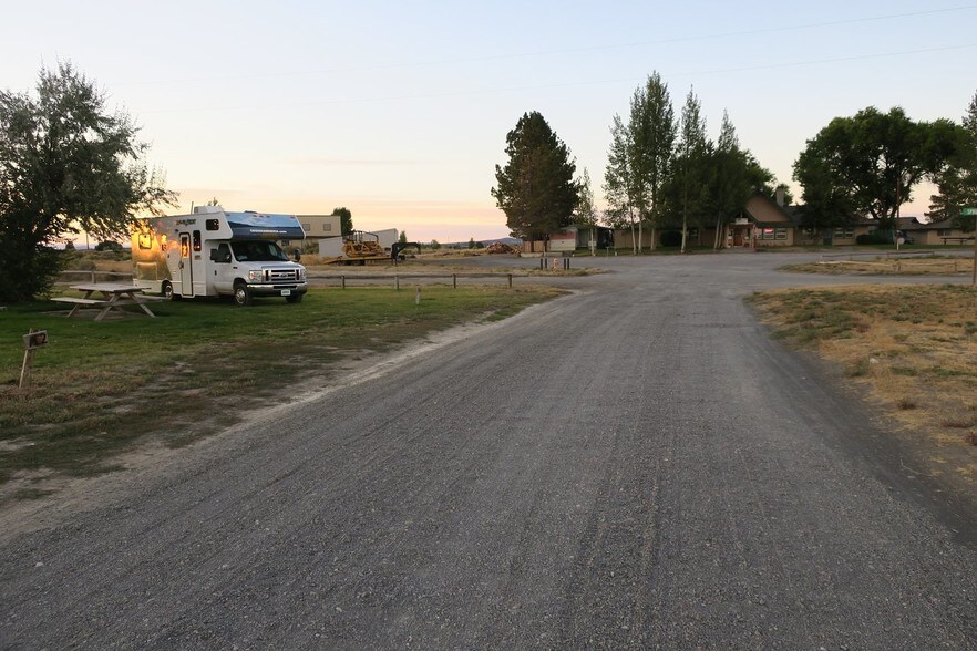 More Photos Of 87275 County Hwy 9-28, Christmas Valley Hotel For Sale
