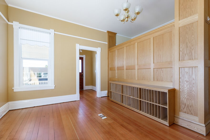 More Photos Of 1199 SE Dock St, Oak Harbor General Retail For Sale