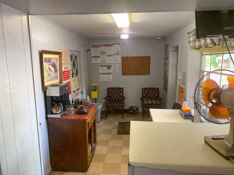 More Photos Of 7010 Moffett Rd, Mobile Industrial For Sale