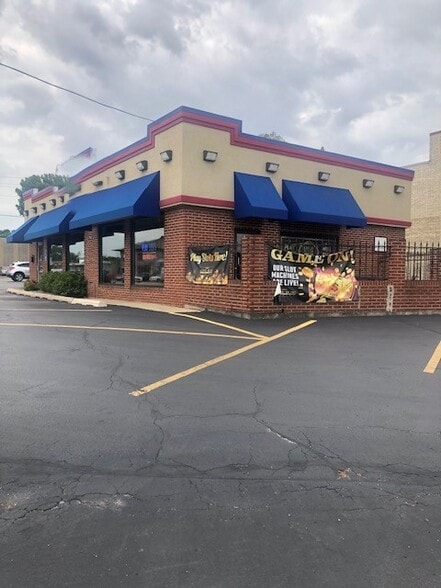 More Photos Of 750 N Addison Rd, Villa Park Restaurant For Sale