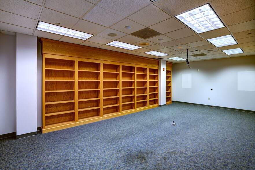 More Photos Of 5 Vaughn Dr, Princeton Office For Sale