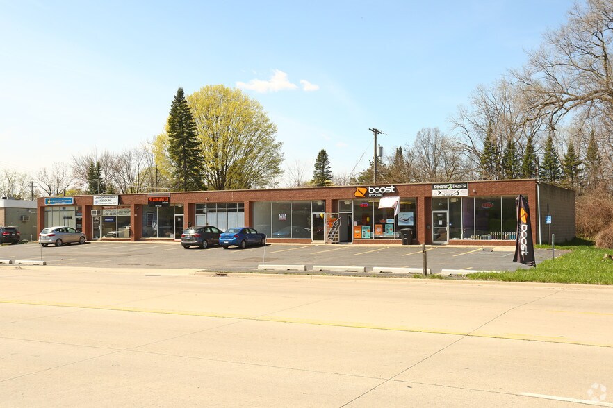 More Photos Of 2708-2736 S Newburgh Rd, Westland Freestanding For Lease