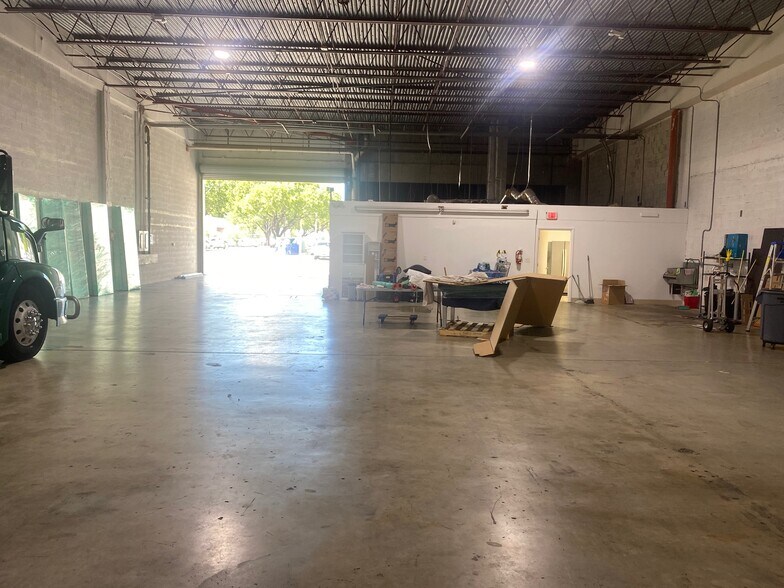 More Photos Of 7801-7889 NW 15th St, Doral Warehouse For Lease