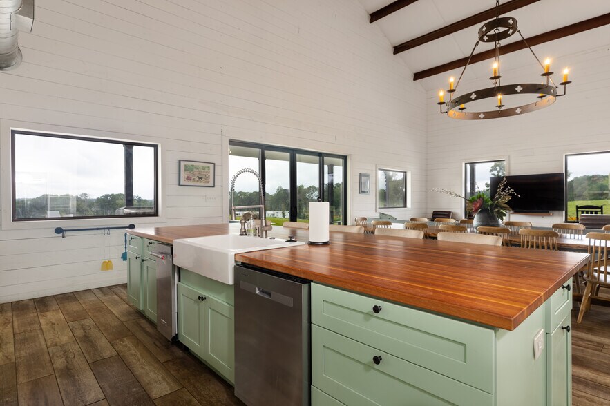 More Photos Of 2199 Roosterville Rd, Roopville Horse Stables For Sale