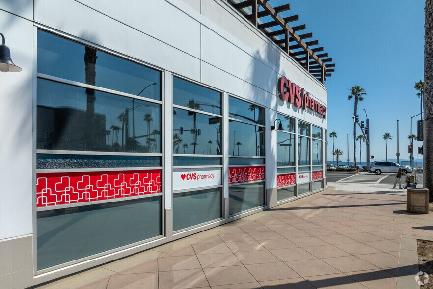 More Photos Of 120 - 180 5th St, Huntington Beach Storefront For Lease