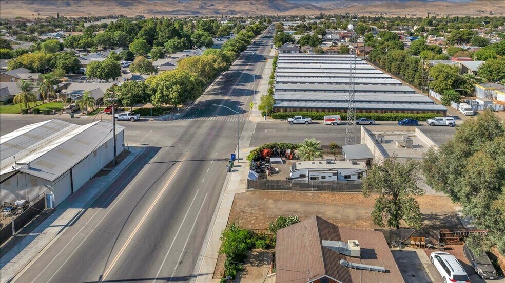 More Photos Of 100 1st St, Coalinga Radio TVTransmission Facilities For Sale