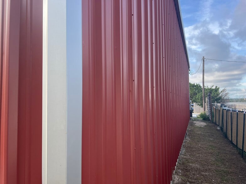 More Photos Of 15114 Iowa St, Austin Self Storage For Sale