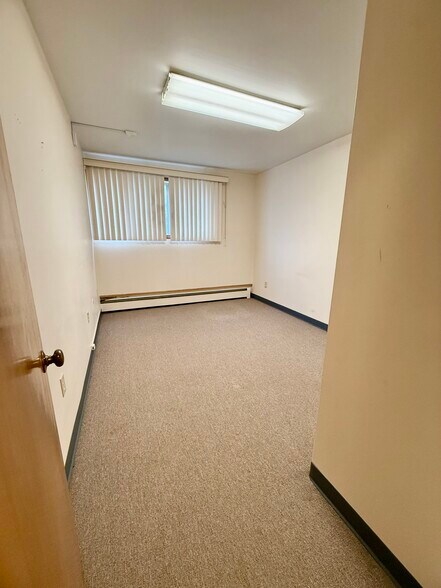 More Photos Of 33850 Armada Ridge Rd, Richmond Warehouse For Lease