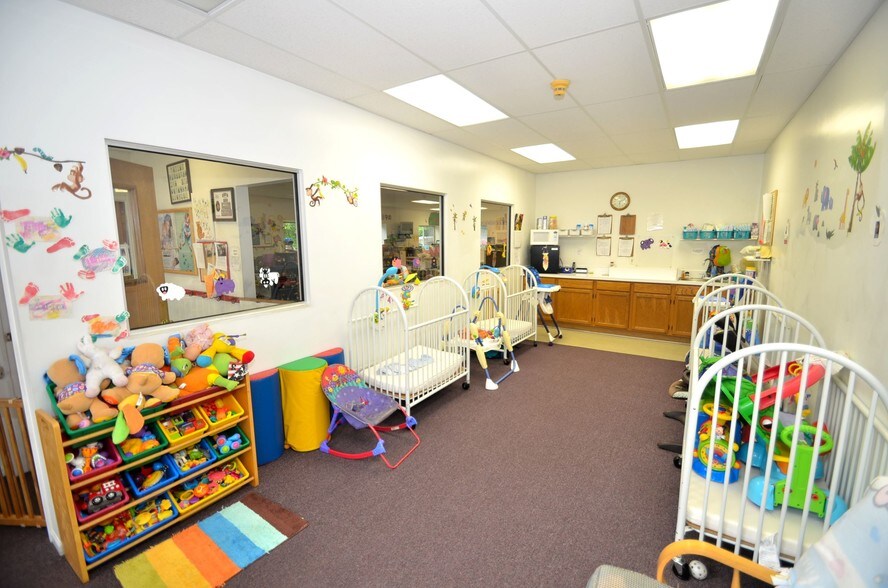 More Photos Of 3620 N Duck Lake Rd, Highland Freestanding For Sale