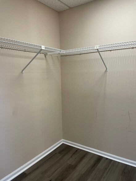 More Photos Of 770 Old Roswell Rd, Roswell Office For Lease