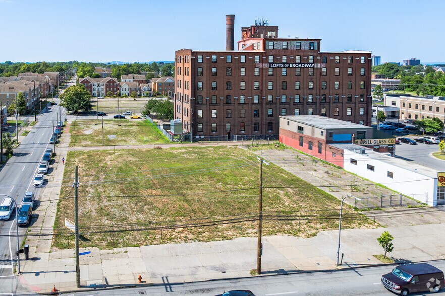 More Photos Of 430-440 E Broadway and Finzer, Louisville Land For Sale
