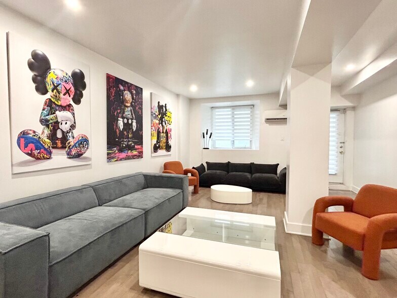 More Photos Of 211 Rue de la Commune O, Montréal Storefront Retail Residential For Sale