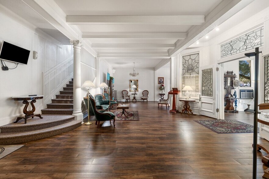 More Photos Of 503 Talbot St, Taylor Funeral Home For Sale