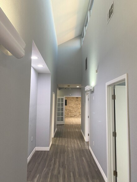 More Photos Of 2221 Avenue J, Arlington Showroom For Lease