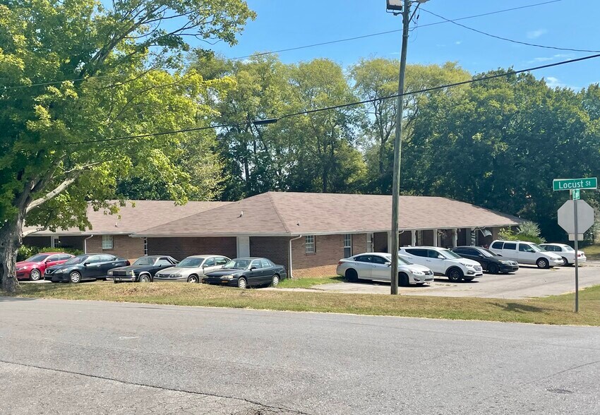 More Photos Of 211 Chapel St, Clarksville Apartments For Sale