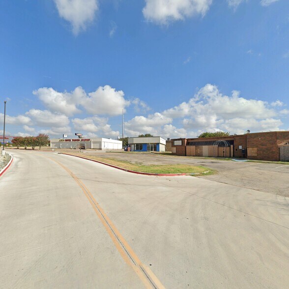 More Photos Of 3314 W Camp Wisdom Rd, Dallas Freestanding For Lease