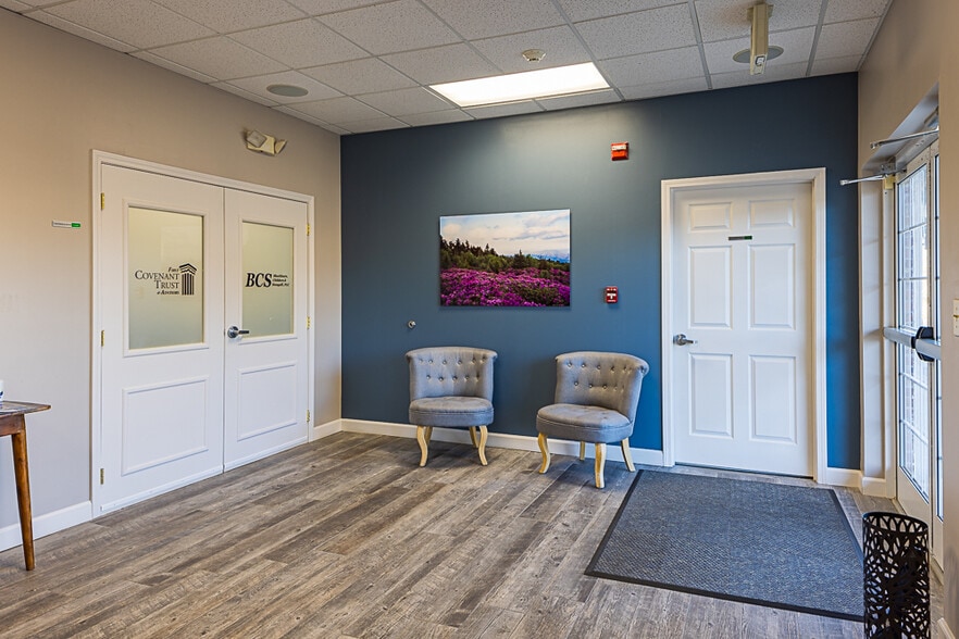 More Photos Of 801-C Sunset Dr, Johnson City Office Residential For Lease