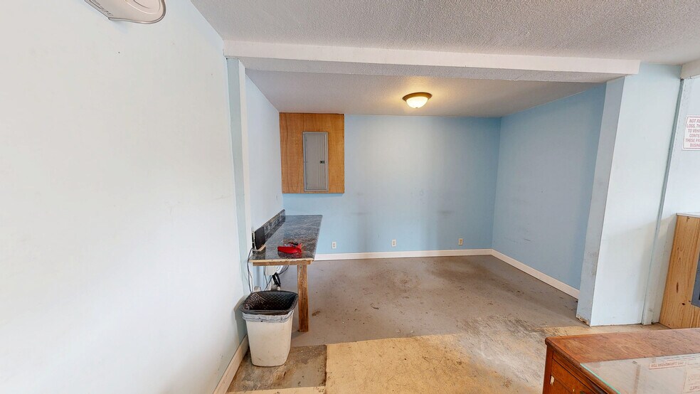 More Photos Of 716 S Main St, Enterprise Auto Repair For Sale