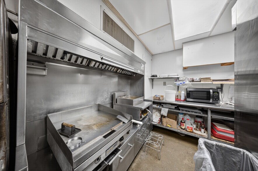 More Photos Of 105 Whiteleysburg Rd, Greensboro Convenience Store For Sale
